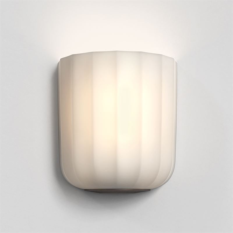 Astro Veo væglampe bronze og opal glas E27